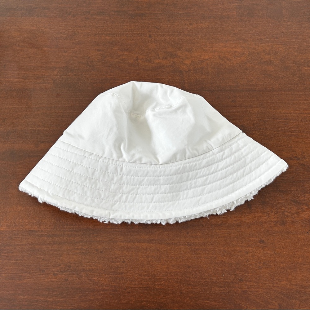 COS White waterproof bucket hat, fleece lining, Size M/L, New